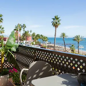 https://apartamento-en-primera-linea-de-playa-en-benalmadena.1costadelsol.com