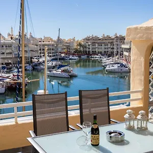 https://magnifico-apartamento-con-vistas-en-puerto-marina.hotelsinnerja.org